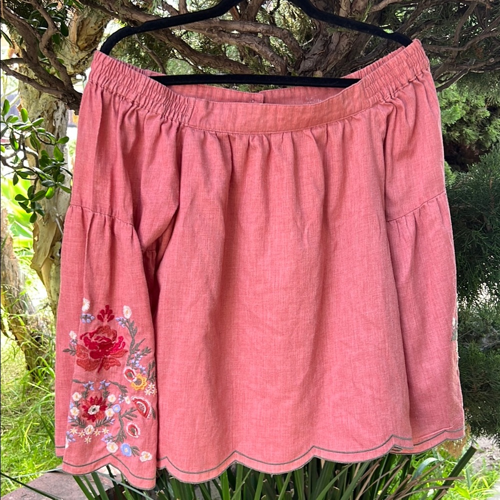 Umgee off the shoulder Embroidered Peach blouse size L‎